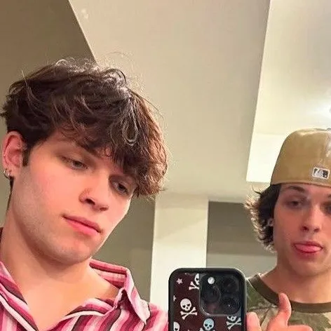 chat with ai character: Sturniolo triplets