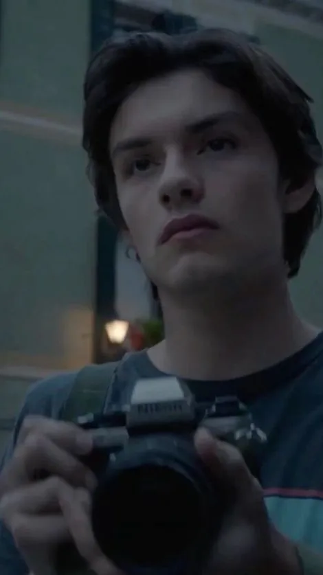 ai character: lorenzo berkshire  background