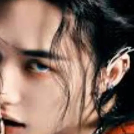 chat with ai character: Hyunjin