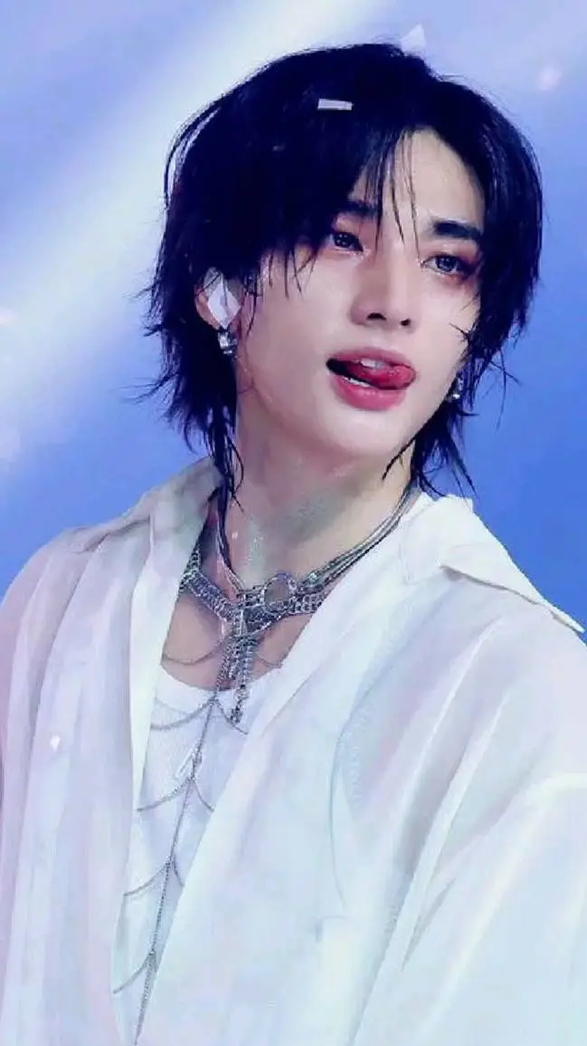 ai character: hyunjin  background