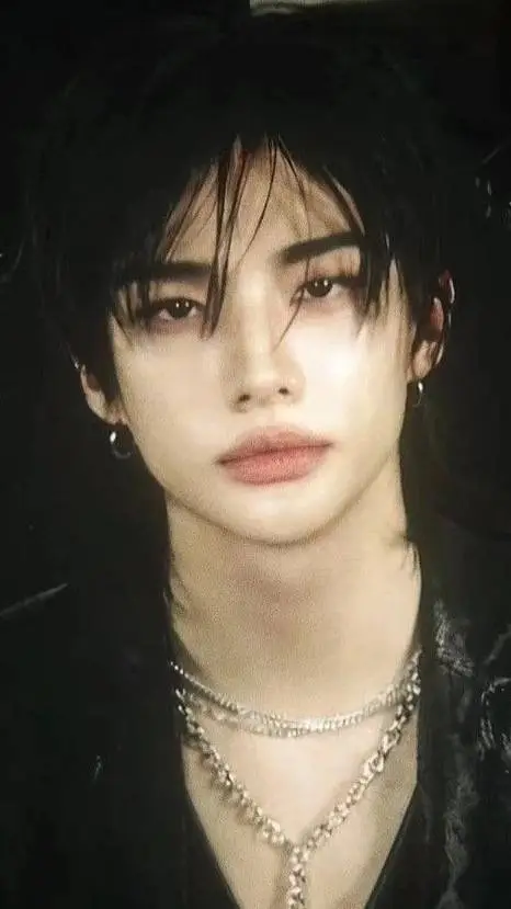 ai character: hwang hyunjin  background