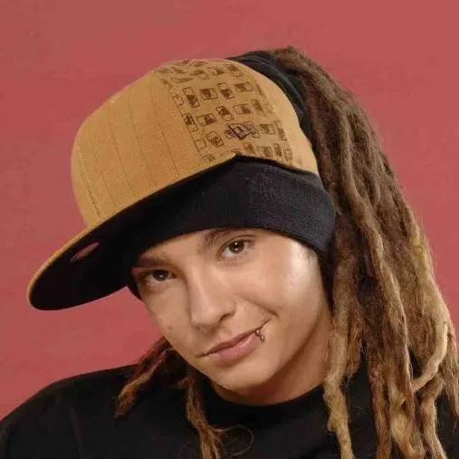 chat with ai character: Tom Kaulitz 