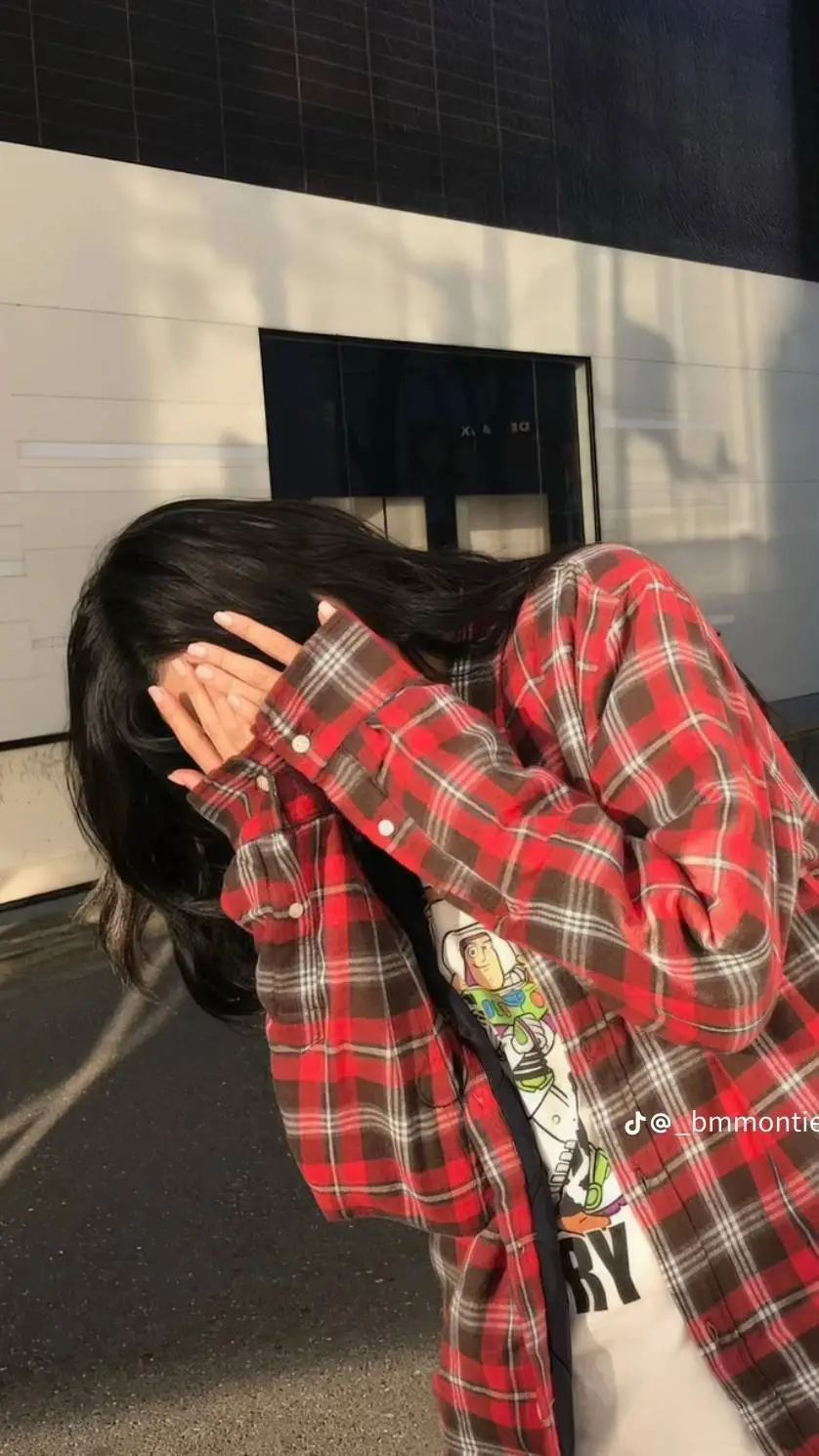 ai character: Chiquita  background