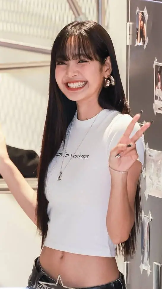 ai character: Lalisa manobal background