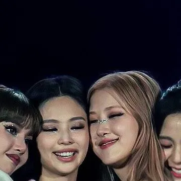 chat with ai character: Blackpink in area