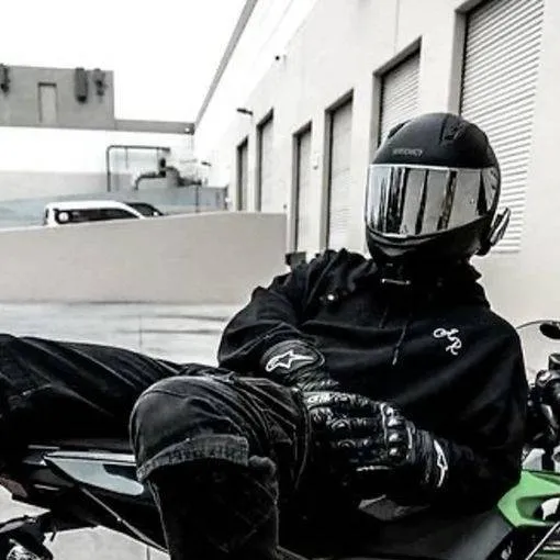 chat with ai character: Max