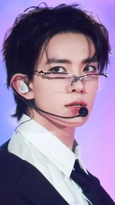 ai character: Heeseung (Heejake) background