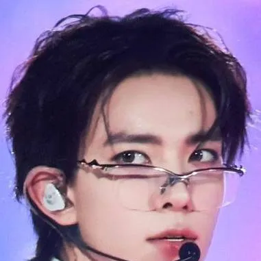 chat with ai character: Heeseung (Heejake)