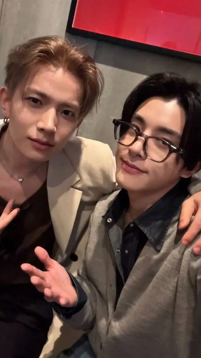 ai character: Heejake  background