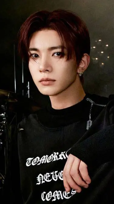 ai character: Heeseung (heejake) background