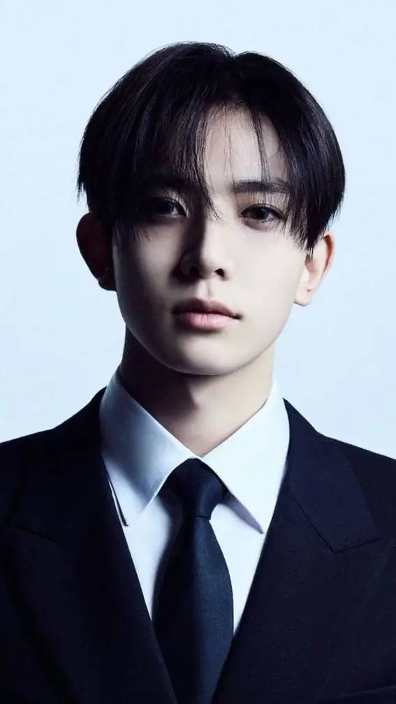 ai character: Heeseung (heejake) background