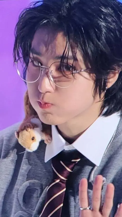 ai character: straykids  background