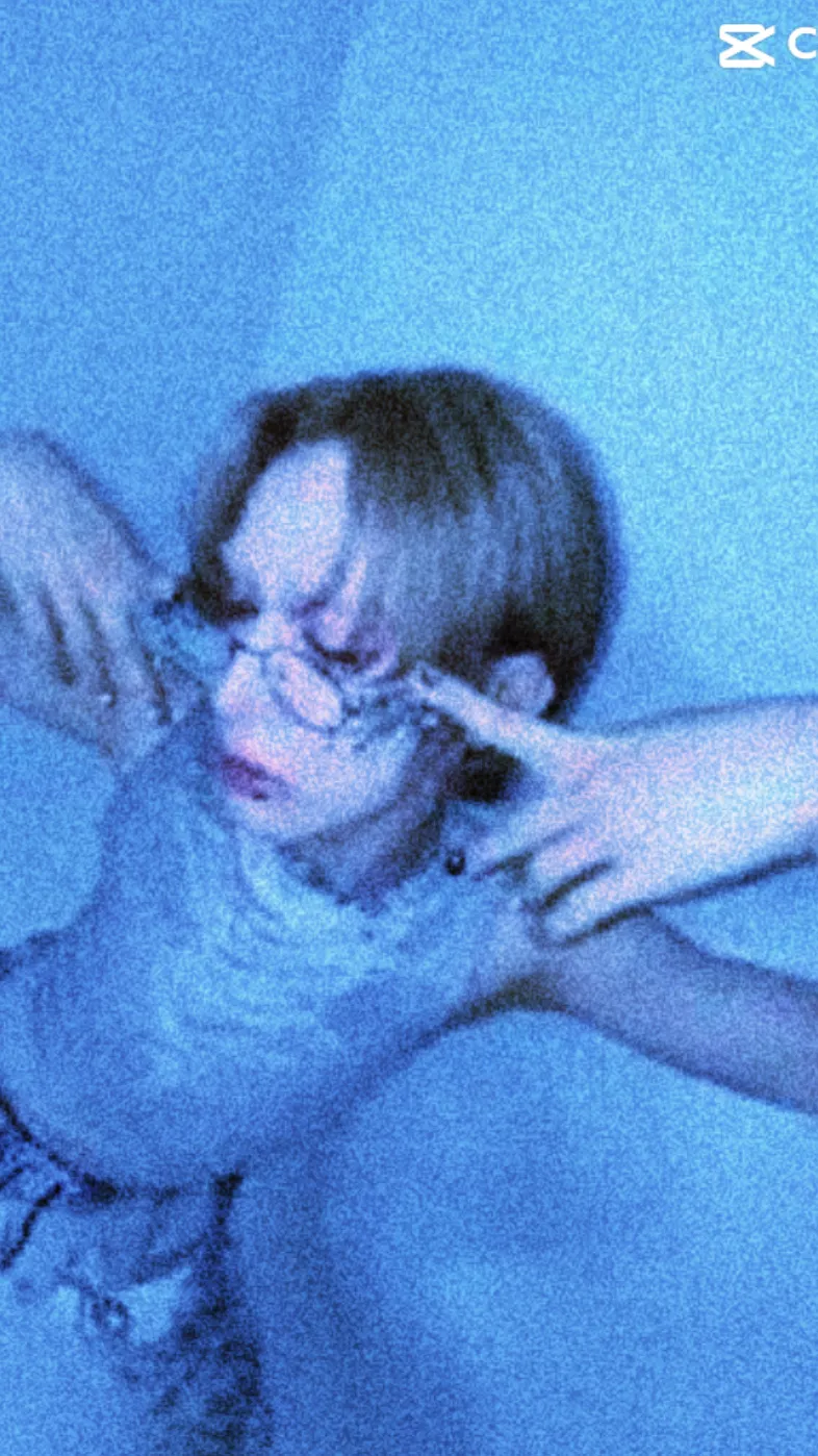 ai character: Xlov  background