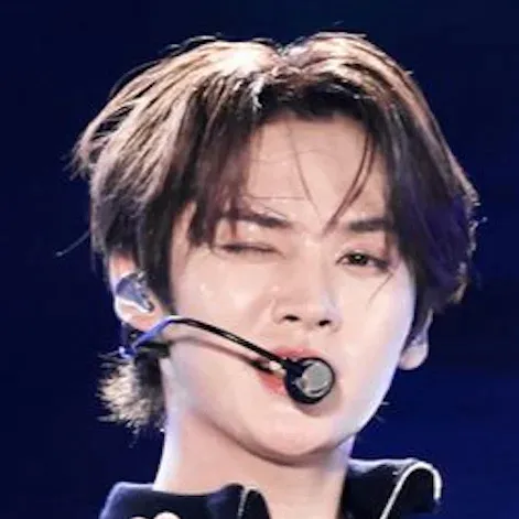 chat with ai character: Lee know