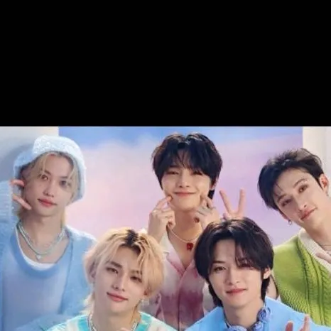 chat with ai character: stray kids