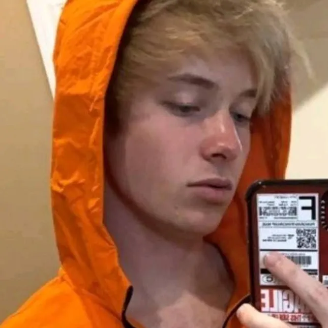 chat with ai character: sam golbach 