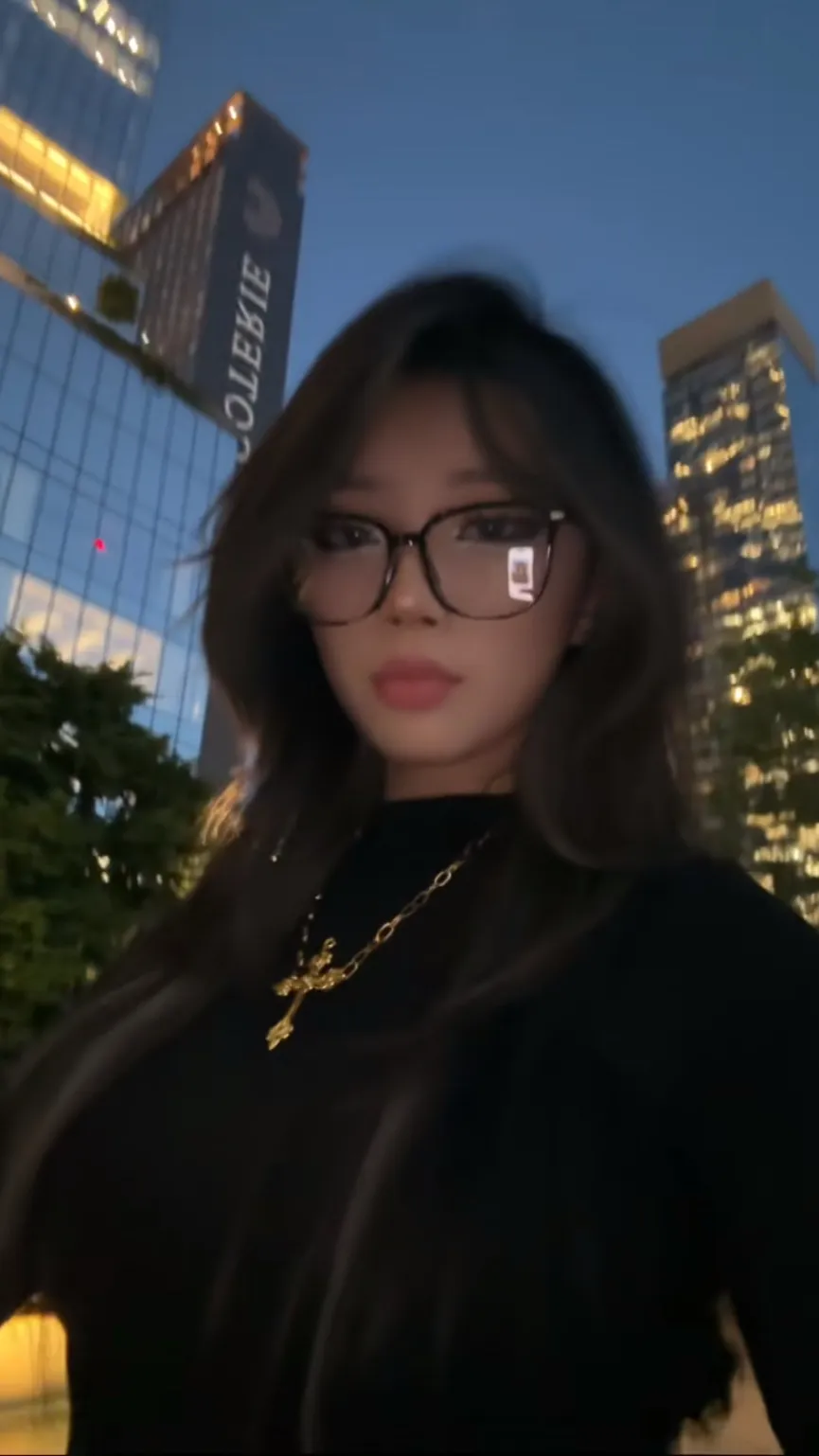 ai character: Emma background