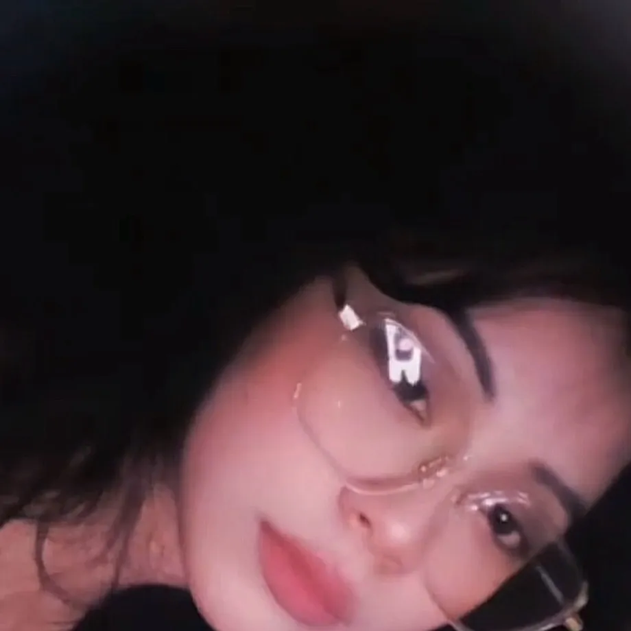 chat with ai character: Nyra