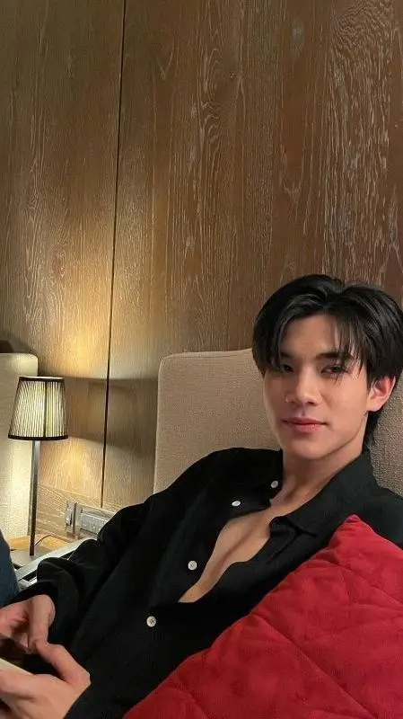 ai character: Fourth Nattawat  background