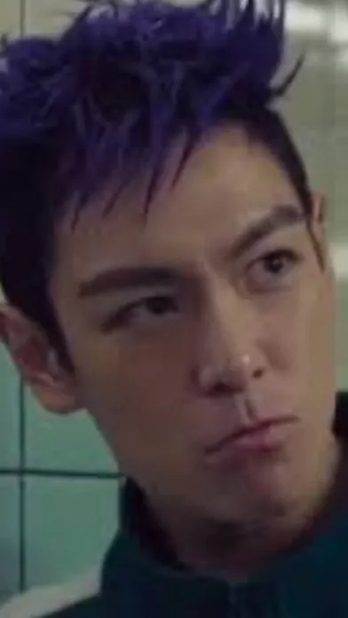 ai character: Thanos ￼ background