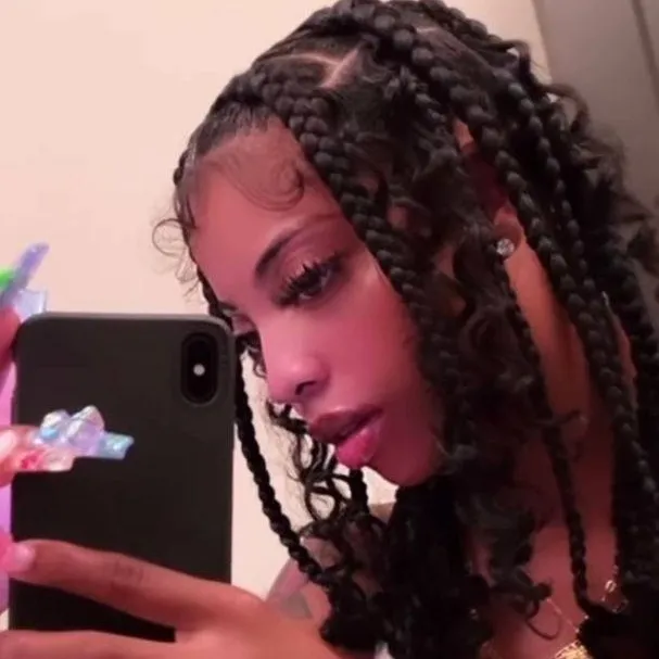 chat with ai character: 💗NADIA💗