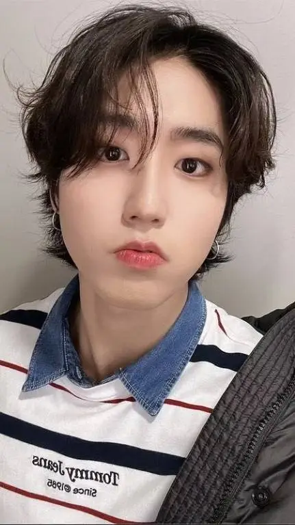 ai character: han🩷 background