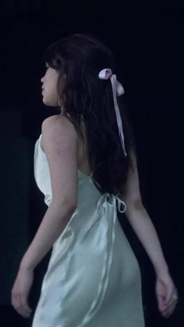 ai character: Elora Lancaster  background