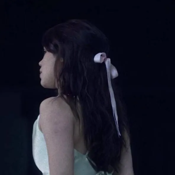 chat with ai character: Elora Lancaster 