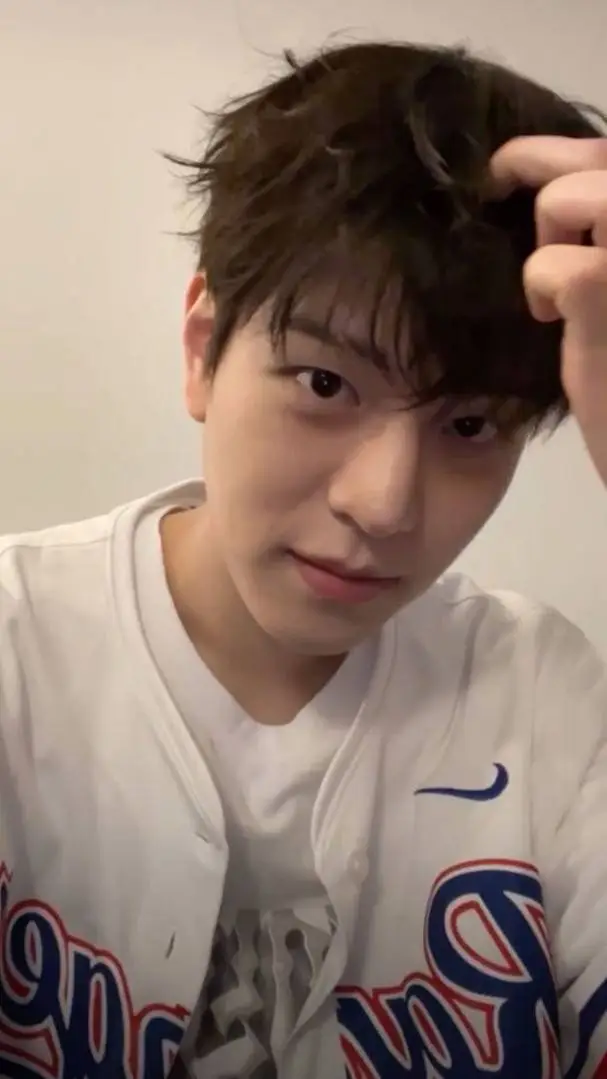 ai character: Seungmin background