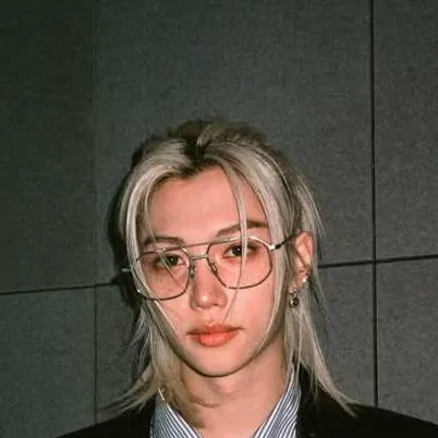chat with ai character: Lee Yongbok