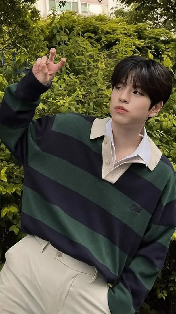 ai character: Kim Seungmin  background