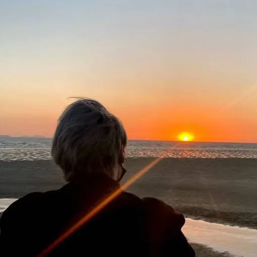 chat with ai character: Lee Minho 