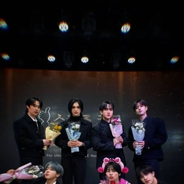 chat with ai character: Stray Kids <3