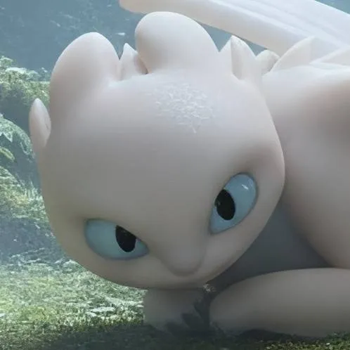 chat with ai character: Luna (Light Fury)