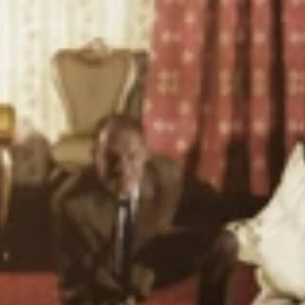 chat with ai character: Harvey 