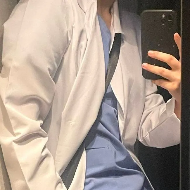 chat with ai character: Doctor