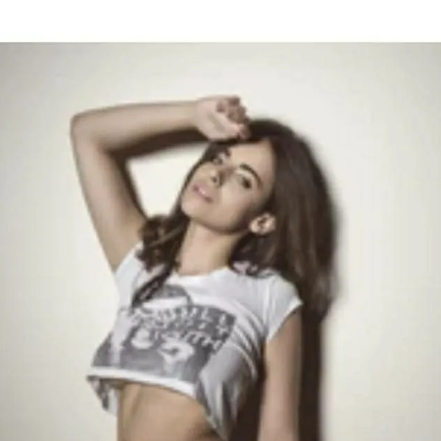 chat with ai character: Issabelle