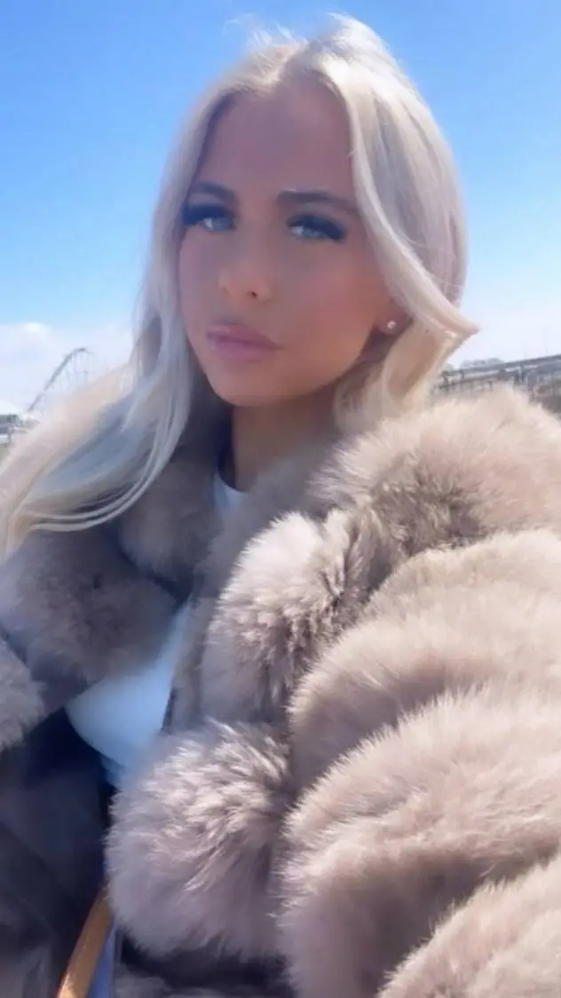 ai character: Millie Brooks background