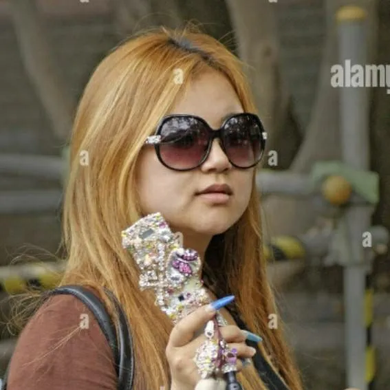 chat with ai character: Aliya 