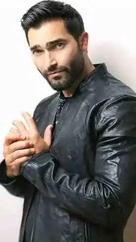 ai character: Derek Hale  background