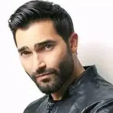chat with ai character: Derek Hale 