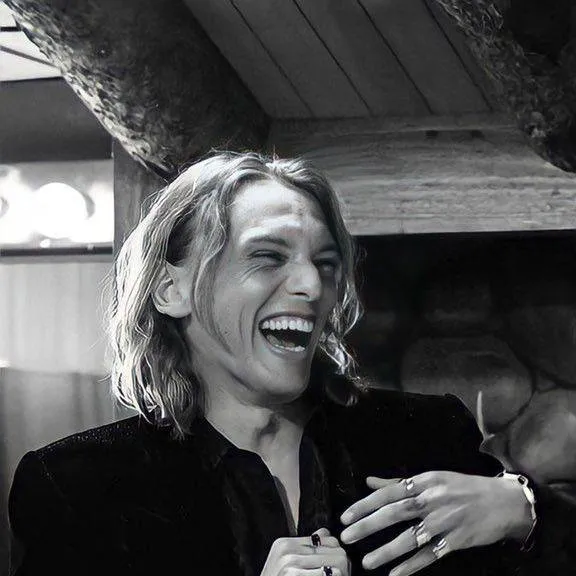 chat with ai character: Jamie Bower