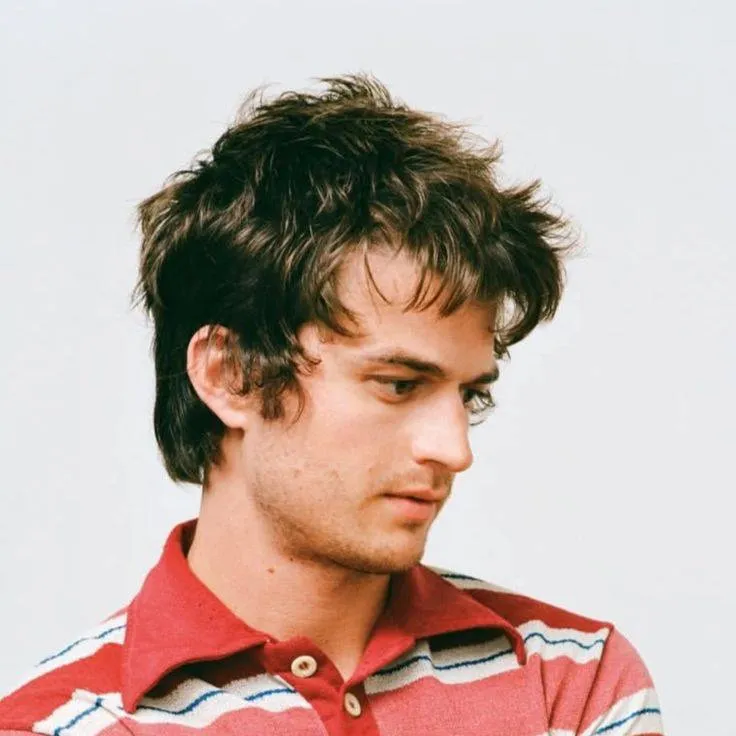 chat with ai character: Joe Keery