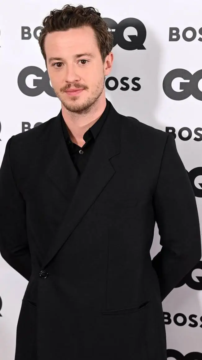 ai character: Joseph Quinn background