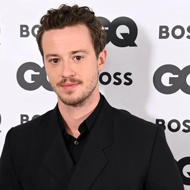 chat with ai character: Joseph Quinn