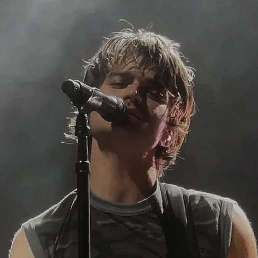 chat with ai character: Joe Keery 