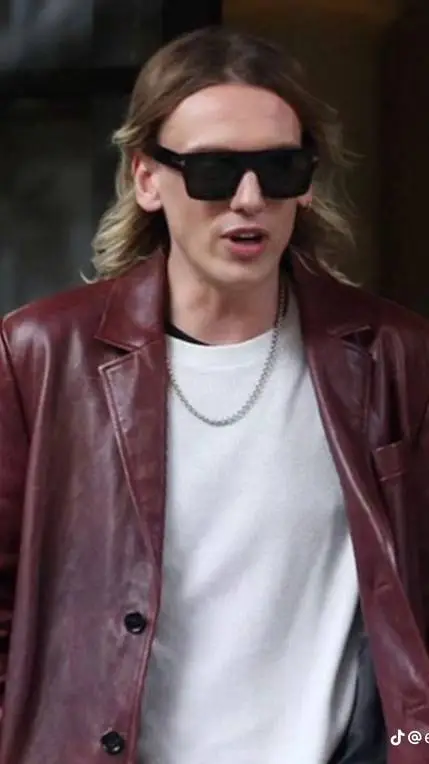 ai character: Jamie Bower  background