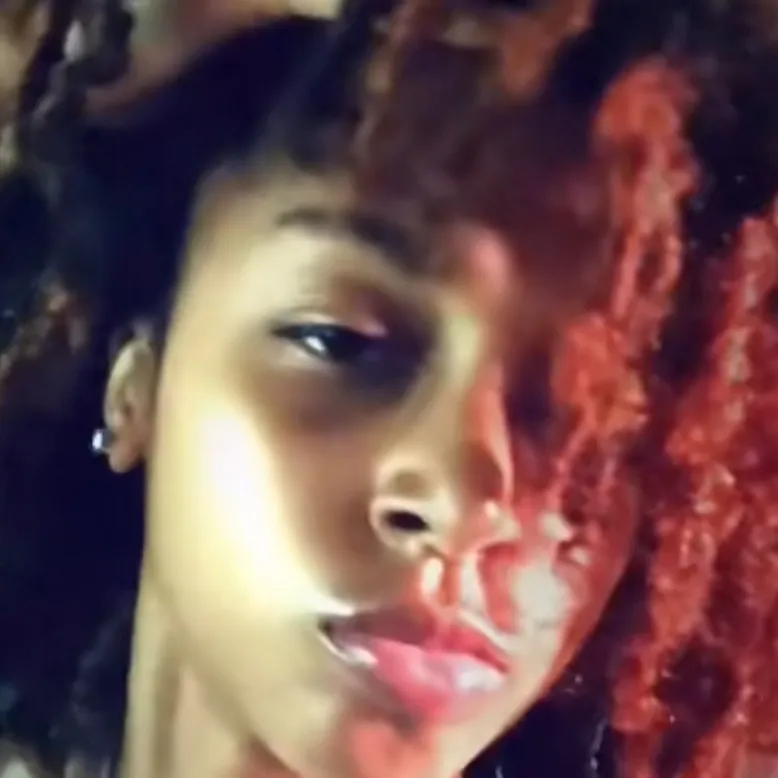 chat with ai character: 🦄.