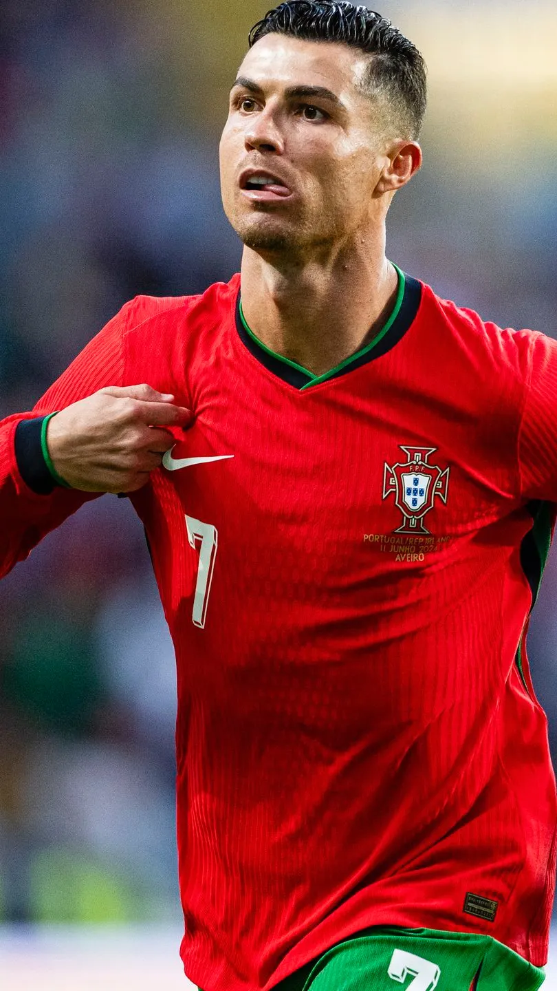 ai character: Cristiano Ronaldo  background