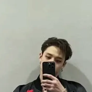 chat with ai character: Christopher 